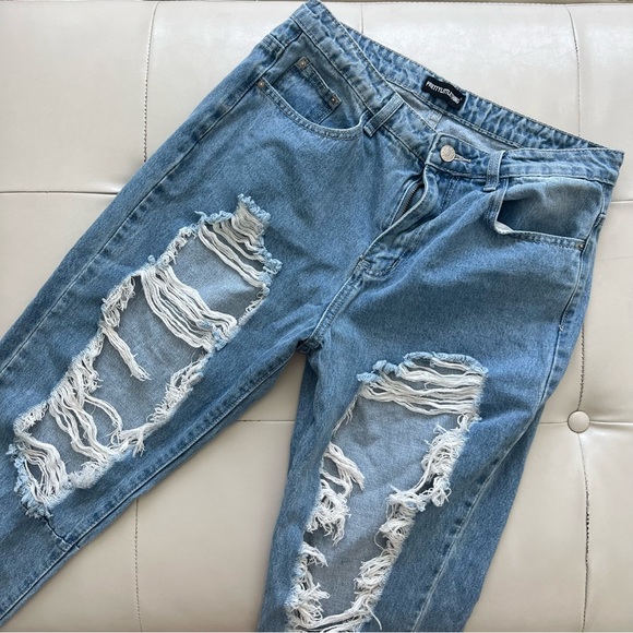 Pretty Little Thing Distressed boyfriend jeans size 8 or L - Picture 3 of 6